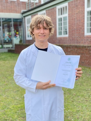 Dr. Lienhard Lessel